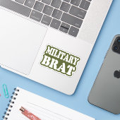 MILITAIRE BRAT STICKER (Laptop met iPhone)