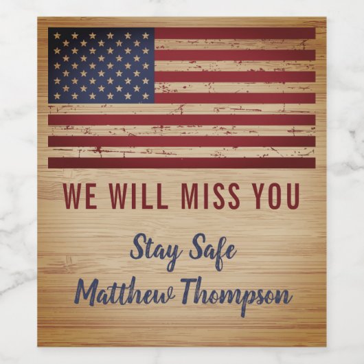 Militaire soldaat die de Amerikaanse vlag afvoert Wijn Etiket (Enkel label)