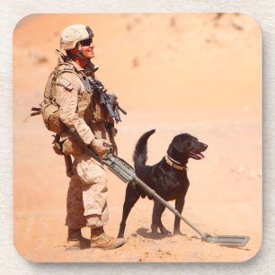 MILITAIRE WERKHOND VS BIER ONDERZETTER