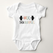 Milk Then Burpees, Grappig Baby cadeau, Gym Lover Romper (Voorkant)