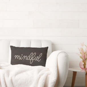 MINDFUL Touwtekst op donker hout Kussen