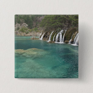 Mineraalafzettingen maken watervallen en helder vierkante button 5,1 cm