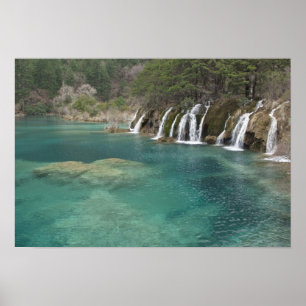 Minerale afzettingen zorgen voor watervallen en wa poster