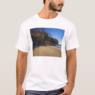 Miners Beach bij Pictured Rocks National T-shirt