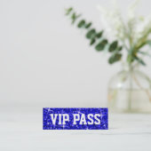 Mini Carte de visite bleu-foncé de "PASSAGE de VIP" de (Debout devant)