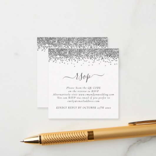 Mini Glam Silver Glitter QR Code Weddenschap RSVP Informatiekaartje (Voorkant / Achterkant in situ)