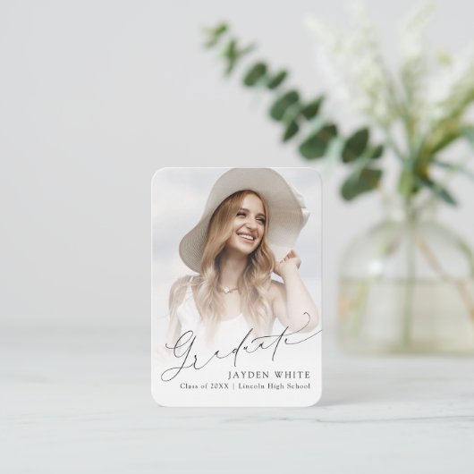 Mini Moderne Chic Script Photo Invitation (Debout devant)