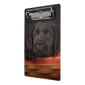 Mini Porte-bloc Chiot noir de labrador retriever dans un panier (Angle2)