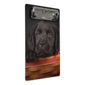 Mini Porte-bloc Chiot noir de labrador retriever dans un panier (Incliné)