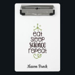 Mini Porte-bloc Funny Science étudiant école cadeau personnalisé<br><div class="desc">Ce drôle design "Eat Sleep Science Repeat" est parfait pour les étudiants de toutes les classes ! Peut être personnalisé avec le nom de votre enfant. Idéal pour le cadeau de retour à l'école,  cadeau d'anniversaire pour enfants et autres cadeaux de vacances.</div>