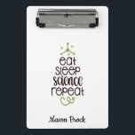 Mini Porte-bloc Funny Science étudiant école cadeau personnalisé<br><div class="desc">Ce drôle design "Eat Sleep Science Repeat" est parfait pour les étudiants de toutes les classes ! Peut être personnalisé avec le nom de votre enfant. Idéal pour le cadeau de retour à l'école,  cadeau d'anniversaire pour enfants et autres cadeaux de vacances.</div>