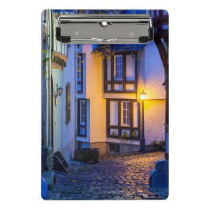 Mini Porte-bloc Lampe de rue allumée sur une rue pavée