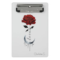 Rose rouge de style tatouage et lune de croissant 