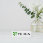 Mini Shamrock blanc 'VIP PASS' carte de visite maigre (Debout devant)