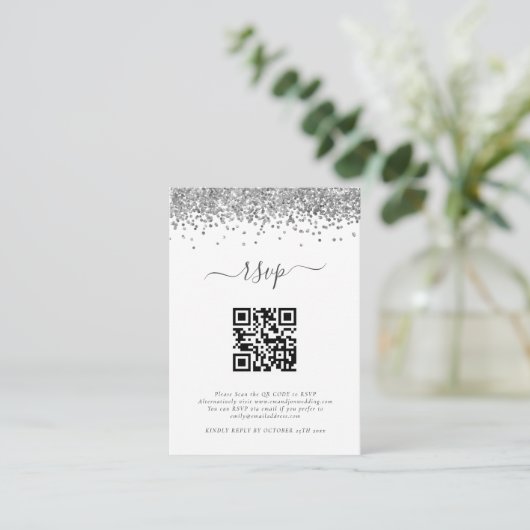 Mini Silver Glitter QR Code Weddenschap RSVP Informatiekaartje (Staand voorkant)