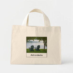 Mini Tote Bag Des chaises vides en Adirondack face à un lac à