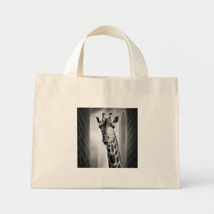 Mini Tote Bag Giraffe dans une cityscape