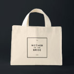 Mini Tote Bag Monogramme français minimal chic Mère de la mariée<br><div class="desc">Chic et minimaliste français, d'inspiration parisienne, monochrome noir et blanc, mère personnalisée du mini-sac fourre-tout de la mariée. Un Sac fourre-tout peut être une belle façon de remercier votre mère pour leur amour et leur soutien pour votre journée spéciale. Ce sac fourre-tout Mère de la Mariée est parfait pour recevoir...</div>