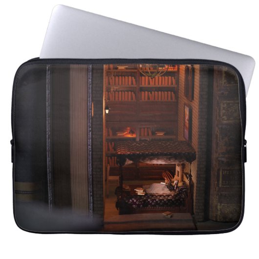 Miniatuurboek nook diorama - lezen in bed laptop sleeve (Voorkant)
