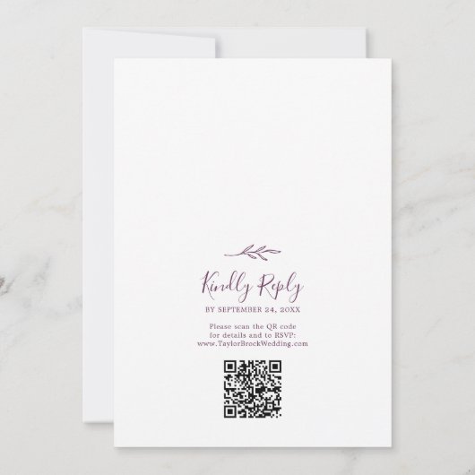 Minimaal blad | Aubergine Monogram QR Code Bruilof Kaart (Achterkant)