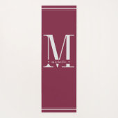 Minimaal donkerbordeauxmonogram en witmonogram yogamat (Achterkant)