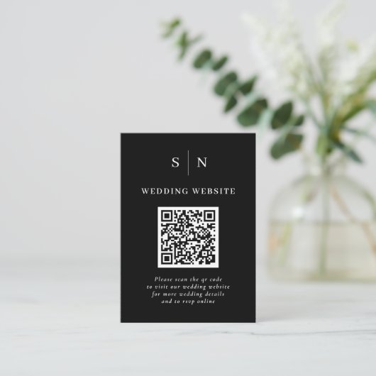 Minimaal en Chic | Zwarte QR-code bruiloft Informatiekaartje (Staand voorkant)