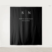 Minimaal en chique | Zwart met Monogram Bruiloft Wandkleed (Voorkant)