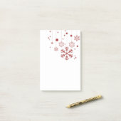 Minimaal kerstontwerp met sneeuwvlokken post-it® notes (Op bureau)