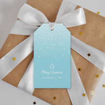 Minimaal licht pastelblauw besneeuwde kerstboom