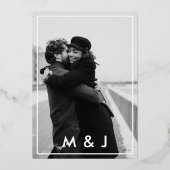 Minimaal modern script foto beige Wedding Folie Uitnodiging (Achterkant)