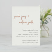 Minimaal modern zwart-witscript Verloving Folie Uitnodiging (Staand Voorkant)