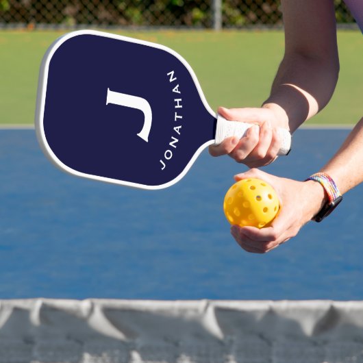 Minimaal monogram van de zeemacht pickleball paddle (Insitu)