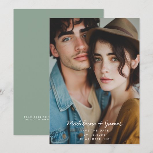 Minimaal script Sage groene foto QR-code bruiloft Save The Date (Voorkant / Achterkant)