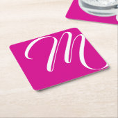 Minimaal warm roze en witscript monogram vierkante kartonnen onderzetter (Schuin)