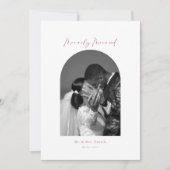 Minimal Arch Photo Red Merrily Getrouwd Feestdagenkaart (Voorkant)