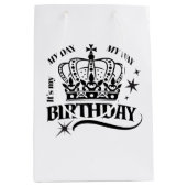 Minimal Black Crown Birthday Typography White Medium Cadeauzakje (Voorkant)