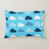 Minimal Clouds Pattern – Blue Sky Vibes Accent Kussen (Voorkant)