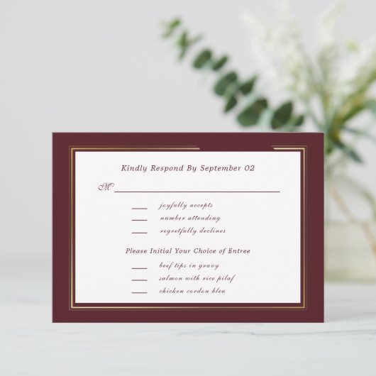 Minimal Dark Burgundy Gold Menu Selection RSVP (Debout devant)