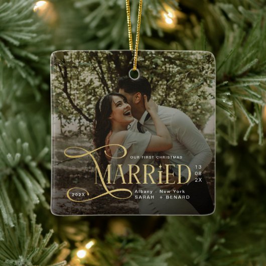 Minimal First Christmas Married Couples Photo Keramisch Ornament (Boom)