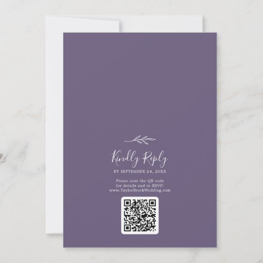 Minimal Leaf Plum Paarse Monogram QR Code Bruiloft Kaart (Achterkant)