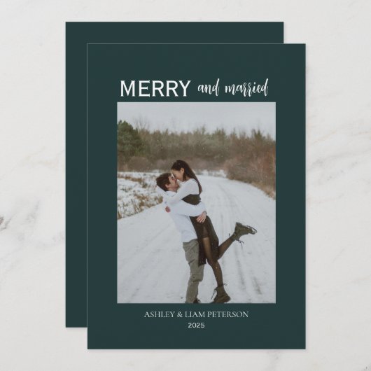 Minimal Merry & Married Passen getrouwd Foto Groen Feestdagenkaart (Voorkant / Achterkant)
