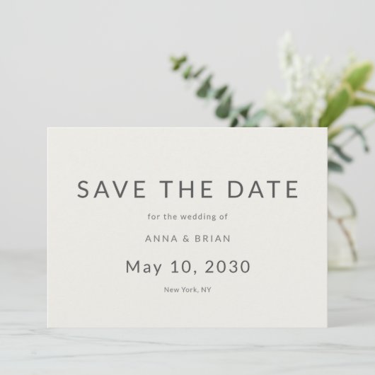 Minimal Modern Save the Date with Monogram (Debout devant)