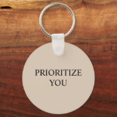 Minimal Prioritize You Quote Beige Sleutelhanger (Achterkant)