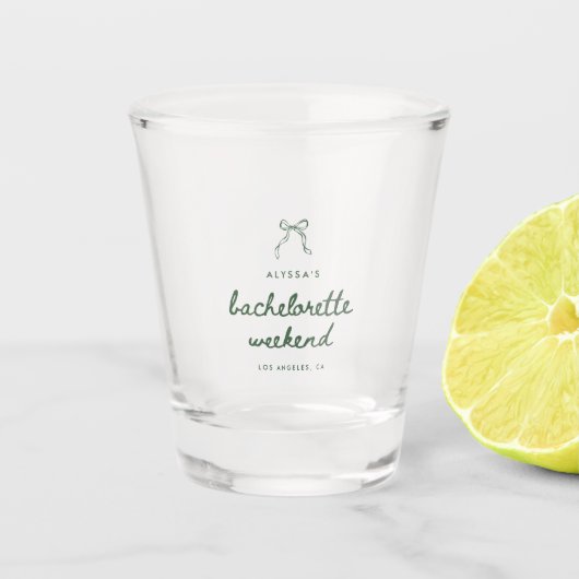 Minimal Script Coquette Bow Bachelorette Favors Shot Glas (Voorkant)