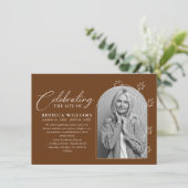 Minimale Aardse Foto Viering van het Leven Begrafe Kaart (Staand voorkant)