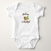 Minimale Baby eerste Thanksgiving is dankbaar Romper (Voorkant)