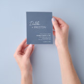 Minimale Dusty Blue Modern Budget Wedding Uitnodig Flyer (Hand)