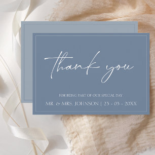 Minimale Dusty Blue Script Weddenschap Hartelijk d Bedankkaart