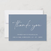 Minimale Dusty Blue Script Weddenschap Hartelijk d Bedankkaart (Voorkant)