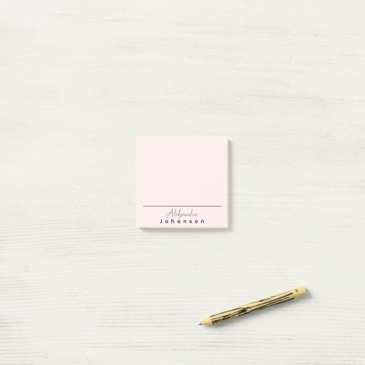 Minimale eenvoudige  naam op roze blush post-it® notes (Op bureau)